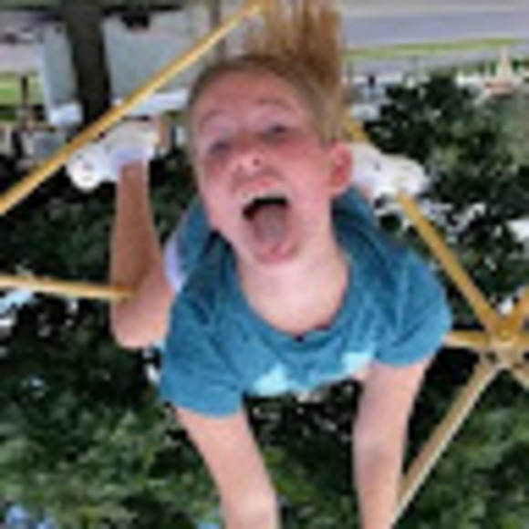 Meet your Posher, Isabella - Picture 1 of 1